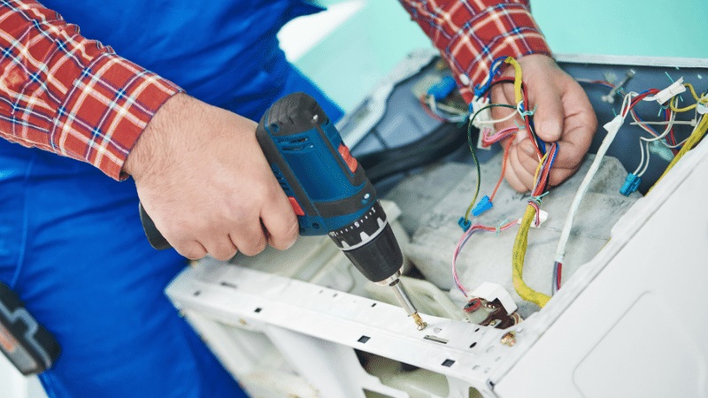 Beyoğlu Hotpoint Hotpoint çamaşır makinesi kart tamiri – Su almama arızası orijinal parça ile giderildi. - Teknik servis örneği